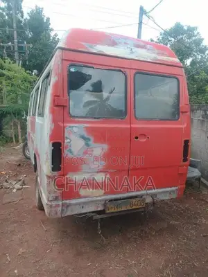 Force Traveling 2008 Bus (Used)