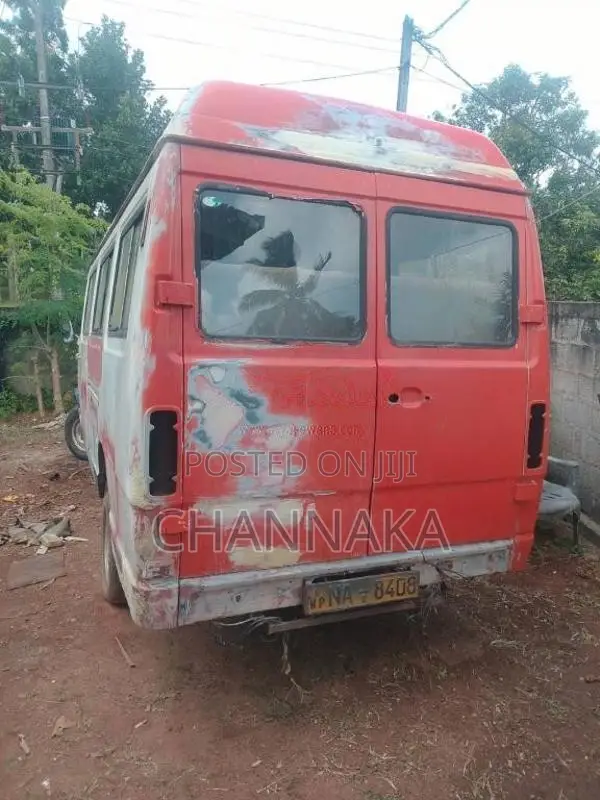 Force Traveling 2008 Bus (Used)