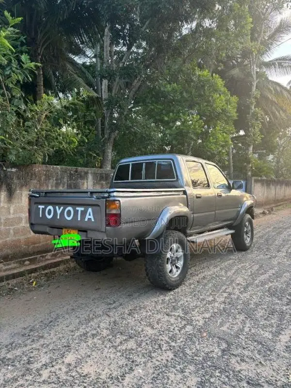 Toyota Hilux 1990 Pickup (Used)