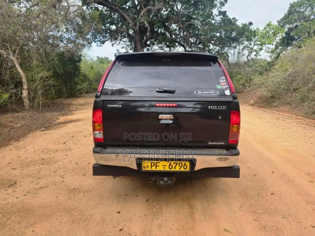 Toyota Hilux Vigo 2011 Pickup (Used)