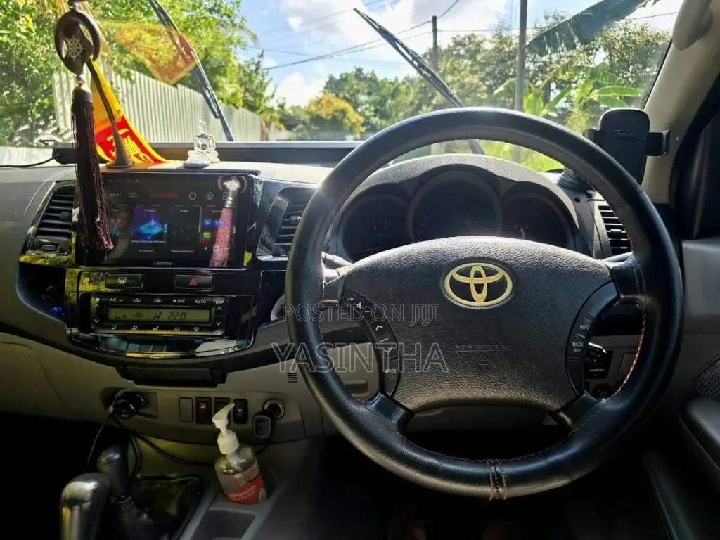 Toyota Hilux Vigo 2011 Pickup (Used)