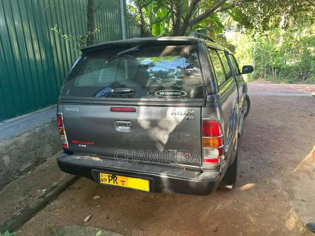 Toyota Hilux 2010 Pickup (Used)
