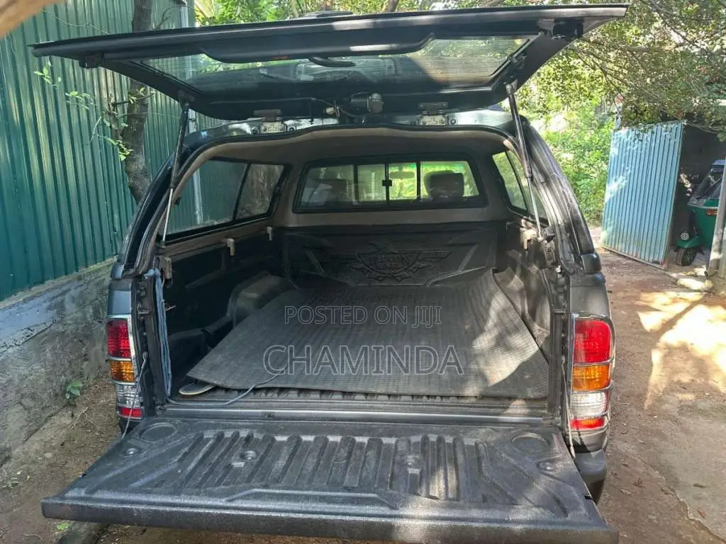 Toyota Hilux 2010 Pickup (Used)