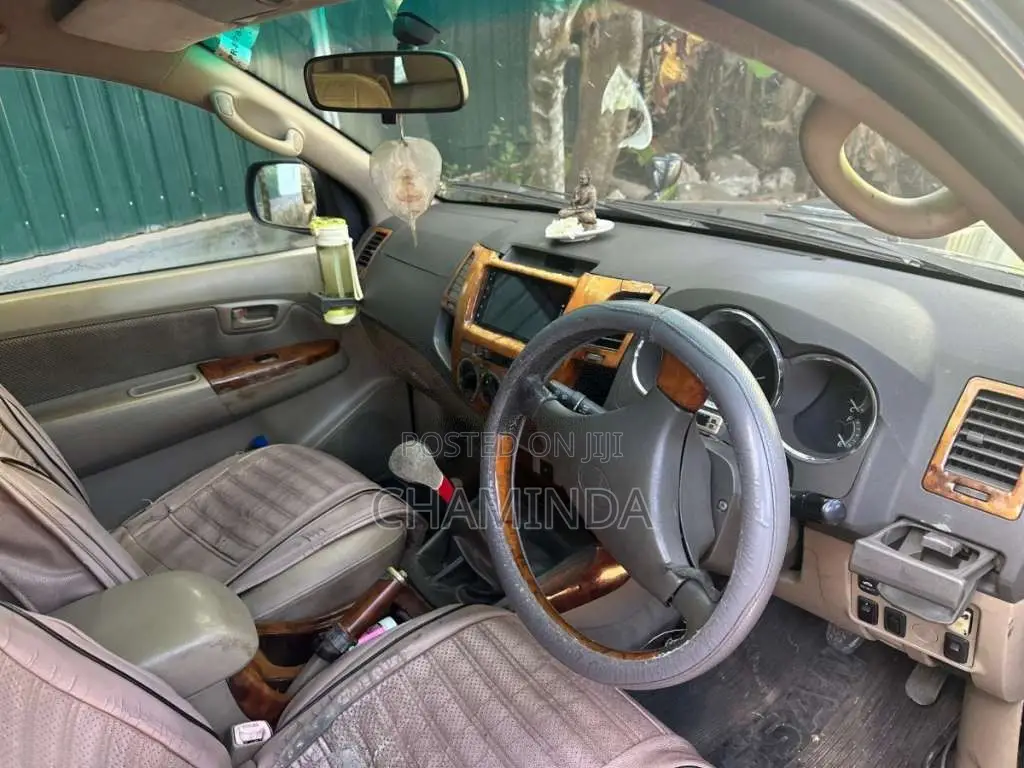 Toyota Hilux 2010 Pickup (Used)