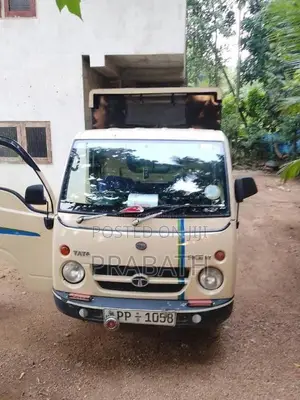 Tata Dimo Batta 2010 Lorry (Used)