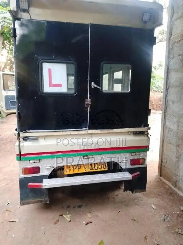 Tata Dimo Batta 2010 Lorry (Used)