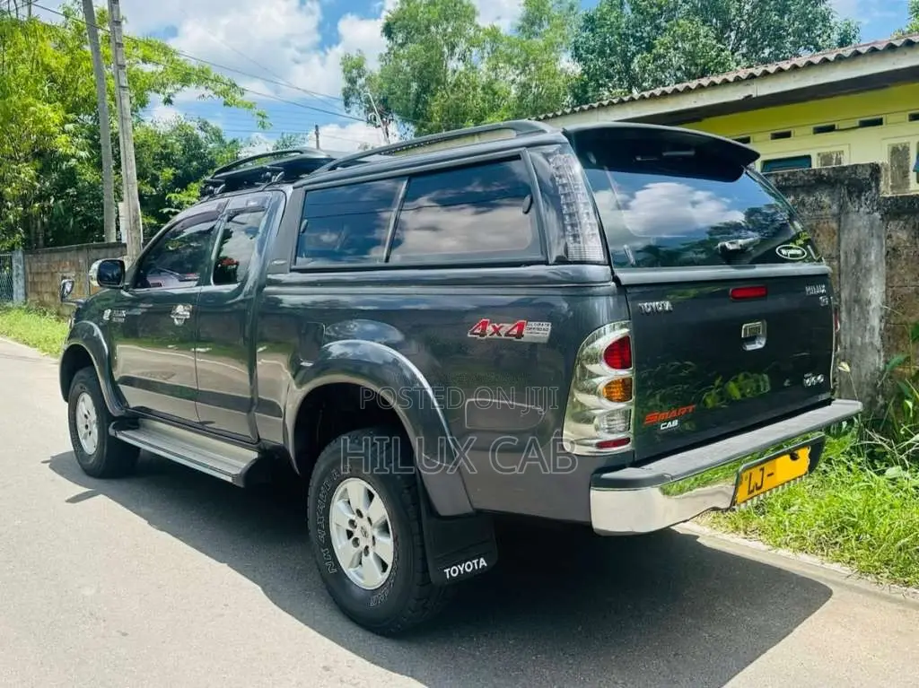 Toyota Hilux Vigo Smart Cab 3 0 4WD 2010 Pickup (Used)