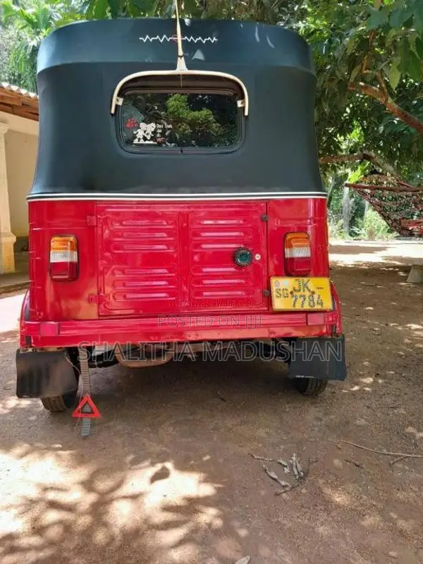 Bajaj Re 2004 Three Wheel (Used)