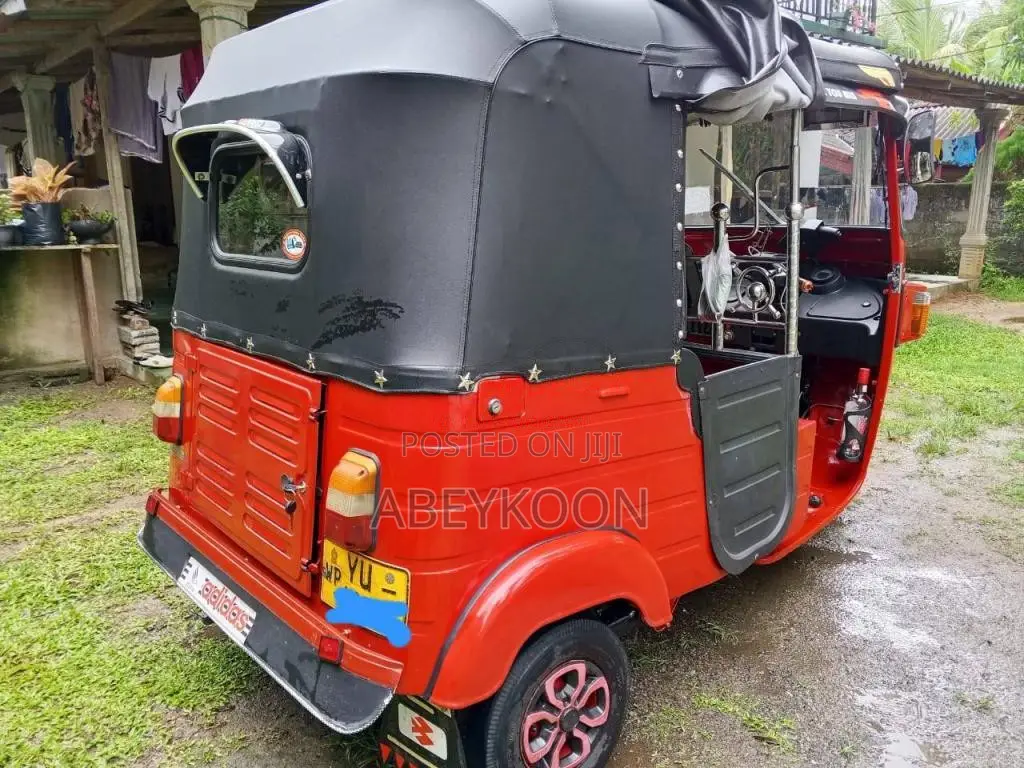 Bajaj RE 205 2011 Three Wheel (Used)