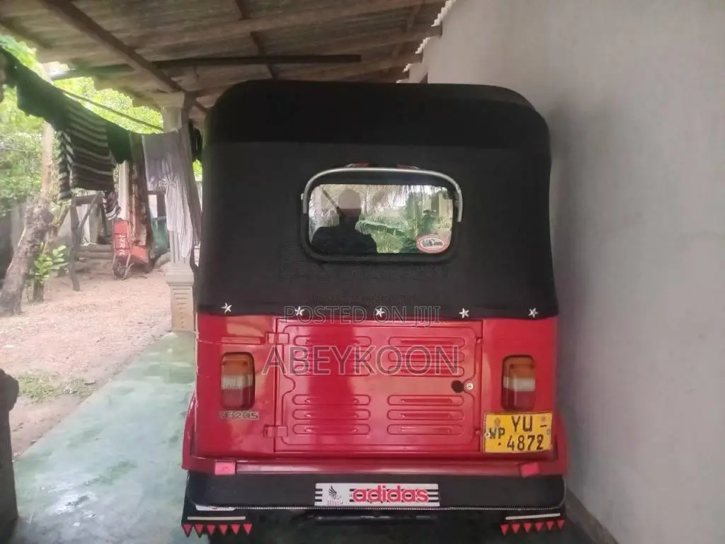 Bajaj RE 205 2011 Three Wheel (Used)