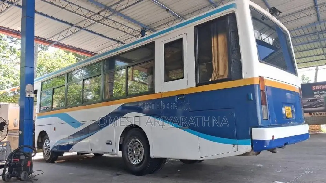 Nissan UD 1990 Bus (Used)