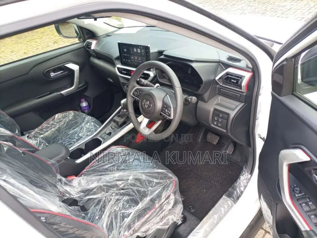 Toyota Raize Hybrid 2025 SUV (Used)