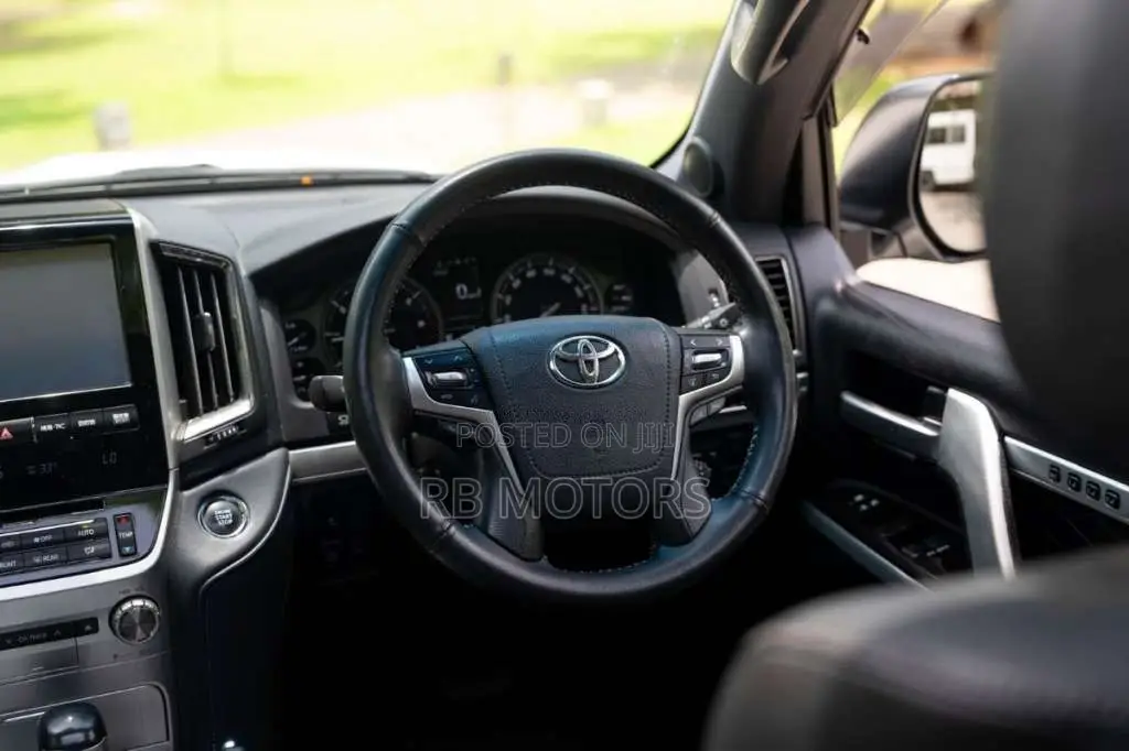 Toyota Land Cruiser V8 ZX 2017 SUV (Used)