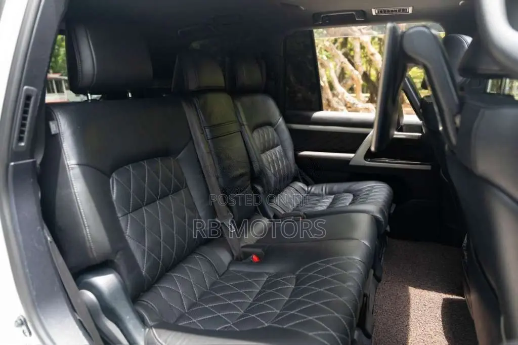 Toyota Land Cruiser V8 ZX 2017 SUV (Used)