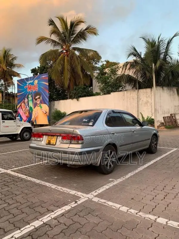 Nissan Sunny FB15 2000 Car (Used)