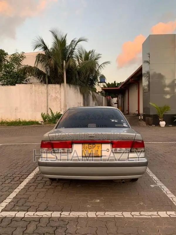 Nissan Sunny FB15 2000 Car (Used)