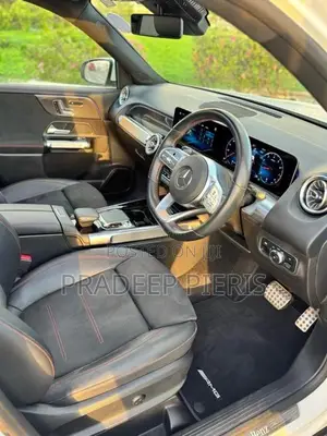Mercedes-Benz GLB200 AMG LINE 2020 SUV (Used)