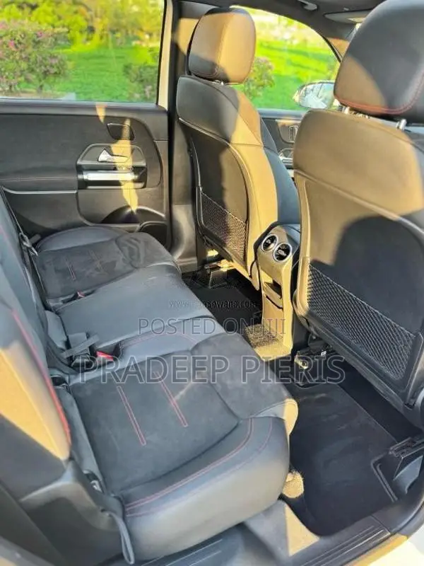 Mercedes-Benz GLB200 AMG LINE 2020 SUV (Used)
