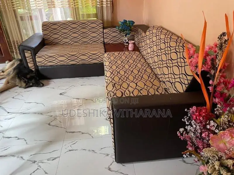 Singer Sofa