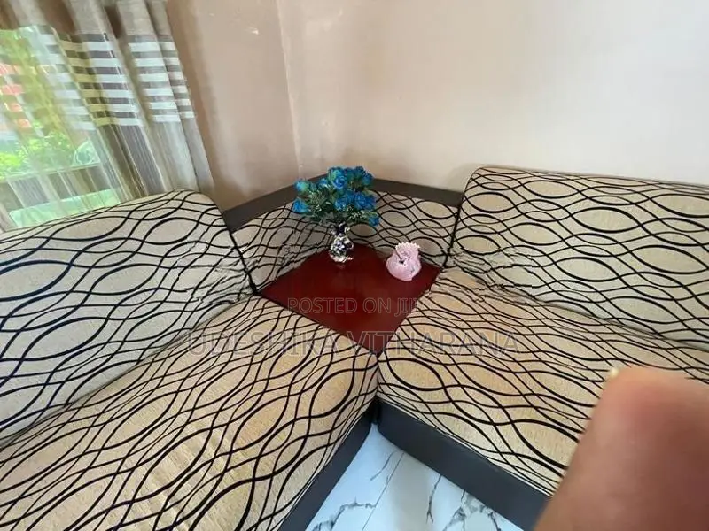 Singer Sofa