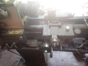 ලියවන පට්ටලය ( Lathe machine )