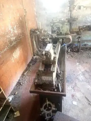 ලියවන පට්ටලය ( Lathe machine )