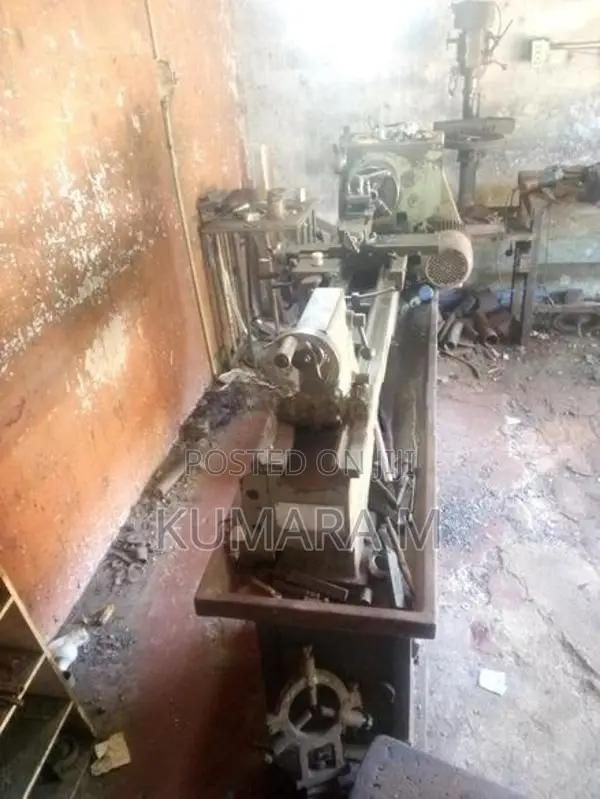 ලියවන පට්ටලය ( Lathe machine )