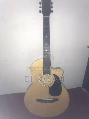 Mavis Guitar