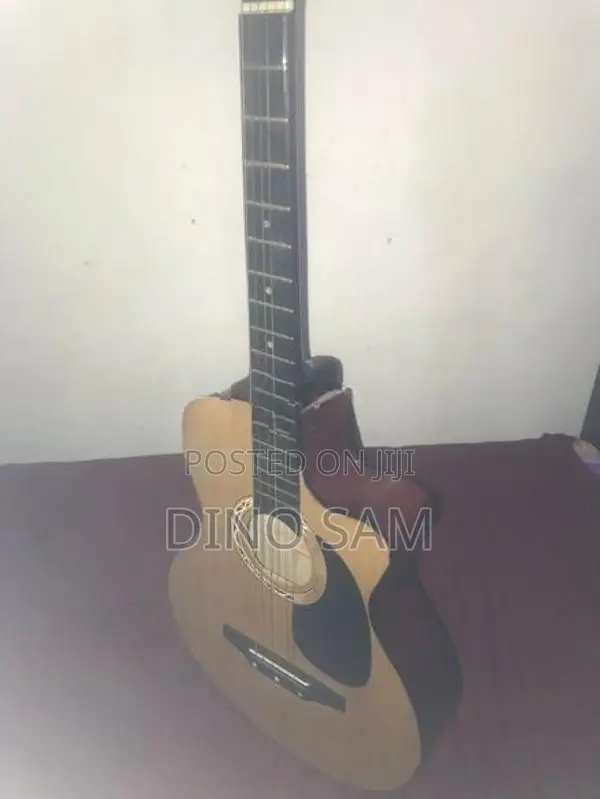 Mavis Guitar