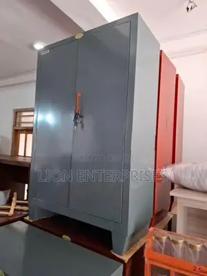 Steel half cupboards 4×2.5ft