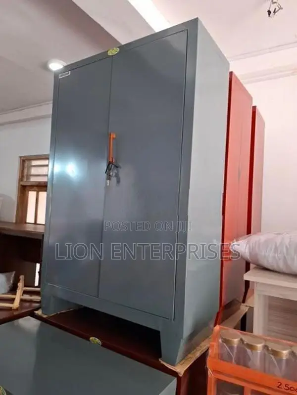 Steel half cupboards 4×2.5ft