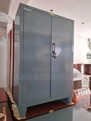 Steel half cupboards 4×2.5ft