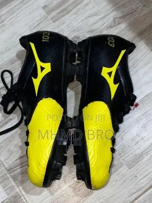 Mizuno Football Boots