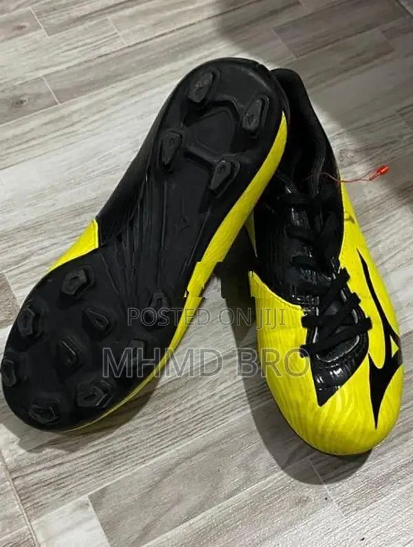 Mizuno Football Boots