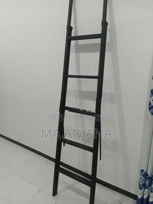 Iron Ladder(යකඩ ඉනිමග)