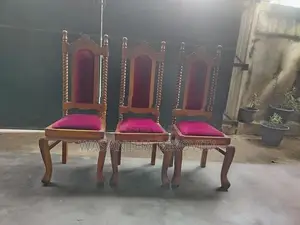 වෙල්වට් කුෂන් සහිත තේක්ක පුටු 6
