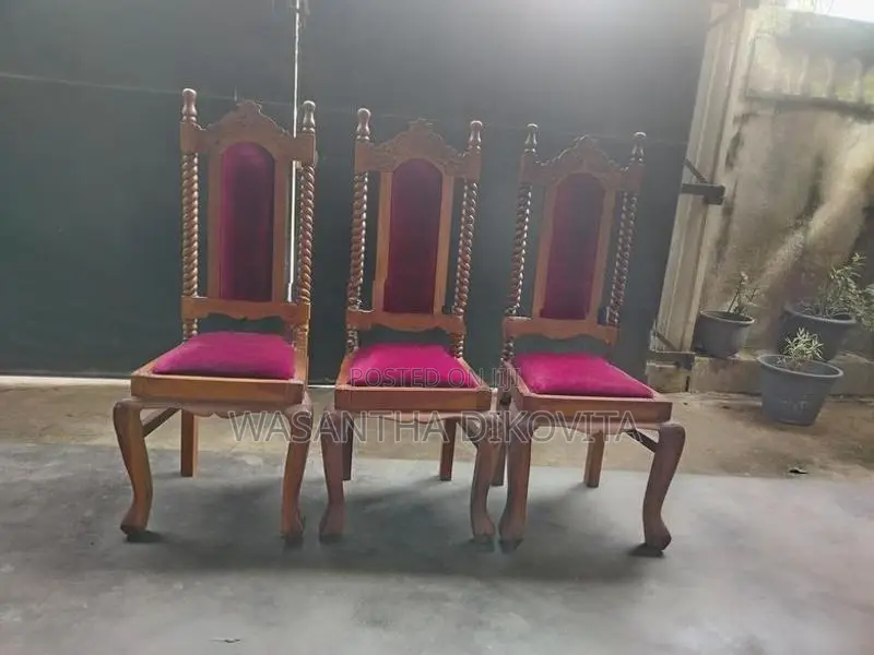 වෙල්වට් කුෂන් සහිත තේක්ක පුටු 6