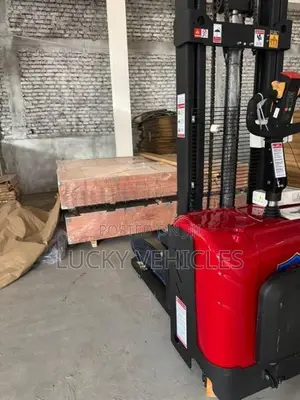 Electric Pallet Stacker