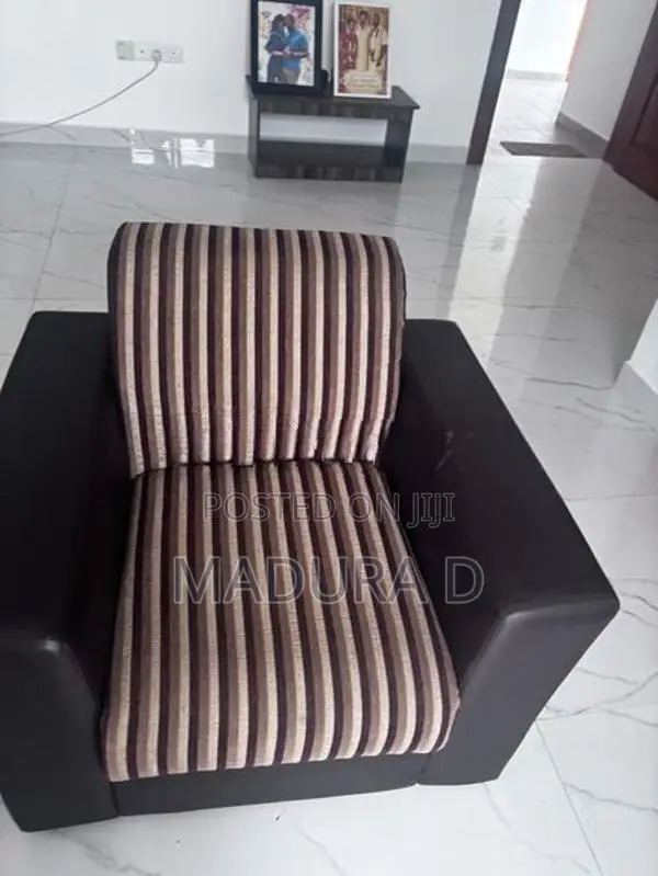 Damro 5 Seater Sofa Set
