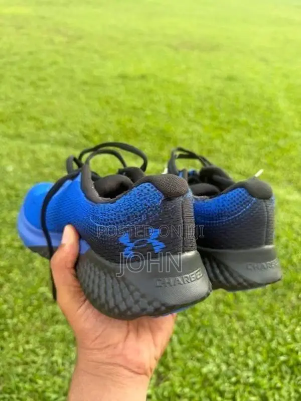 (Under Armour) UA Charged Rogue 4