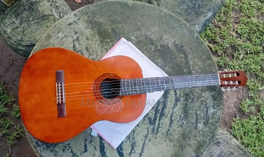 Yamaha C40 Guitar