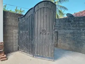 Gate 13 Feet