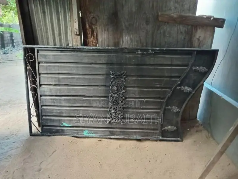 Gate 13 Feet