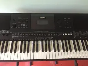 Yahama E463 Keyboard