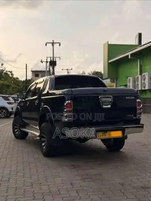 Toyota Hilux Vigo 2013 Pickup (Used)
