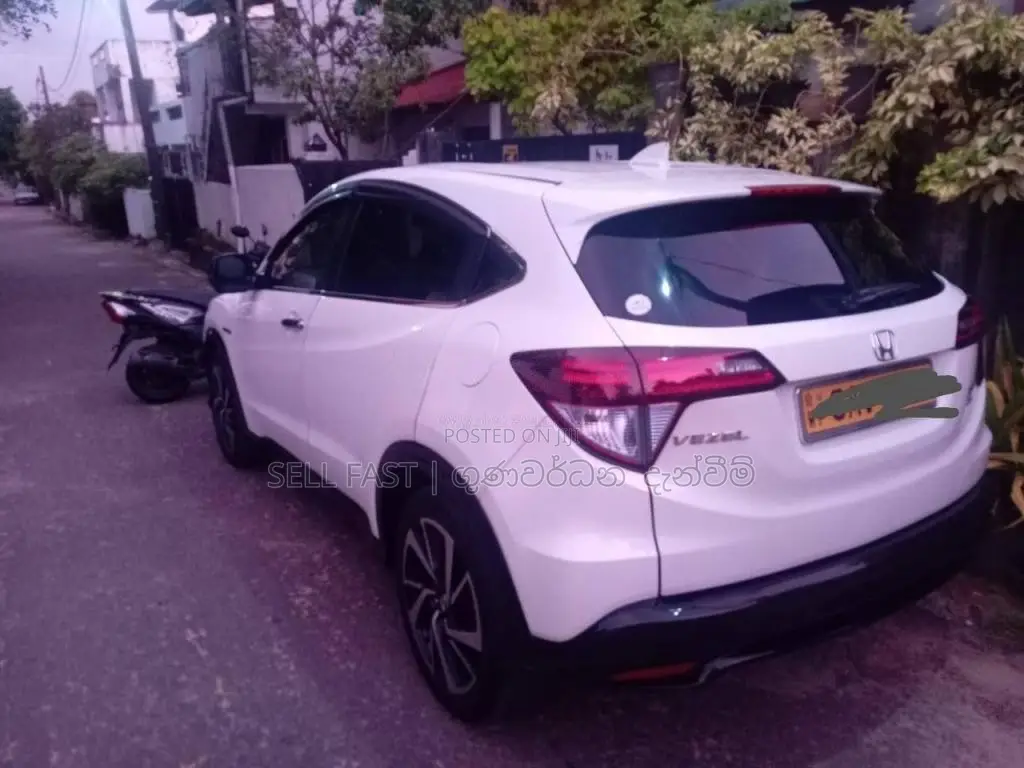 Honda Vezel Rs Sensing 2017 SUV (Used)