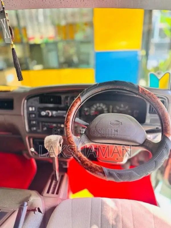 Nissan Caravan Gll Van 1993 Van (Used)