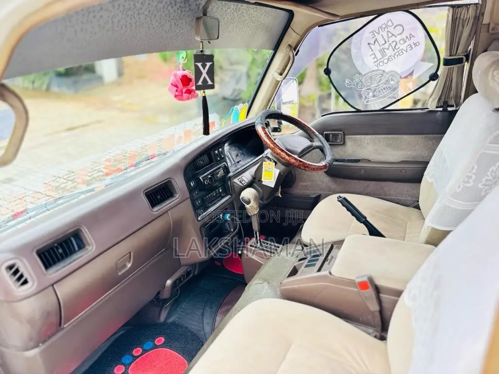 Nissan Caravan Gll Van 1993 Van (Used)