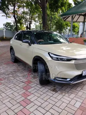 Honda Vezel Z Play With Moon Roof 2023 SUV (Used)