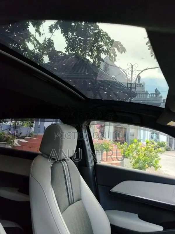 Honda Vezel Z Play With Moon Roof 2023 SUV (Used)